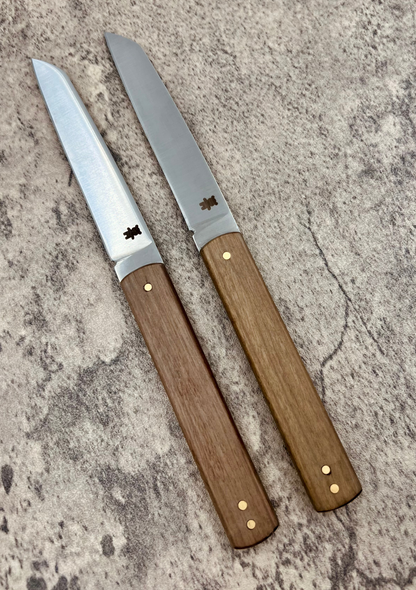 (M04) Cuchillo mesa nogal