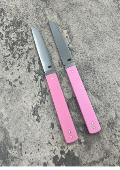 (M05) Cuchillo de mesa rosa